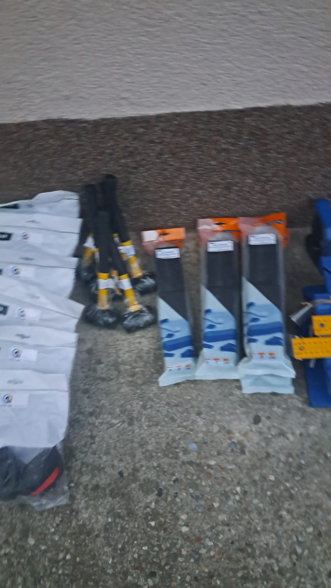 Nivele și scule de măsurare din trusa de parchetar